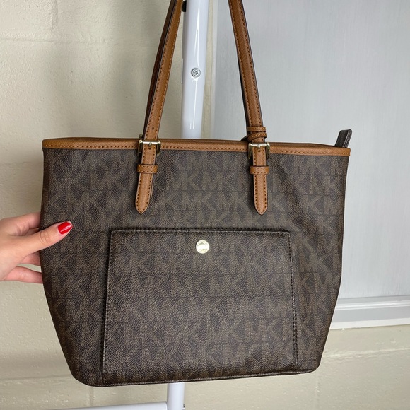 Michael Kors Jet Set Medium Monogram Tote - Picture 11 of 15